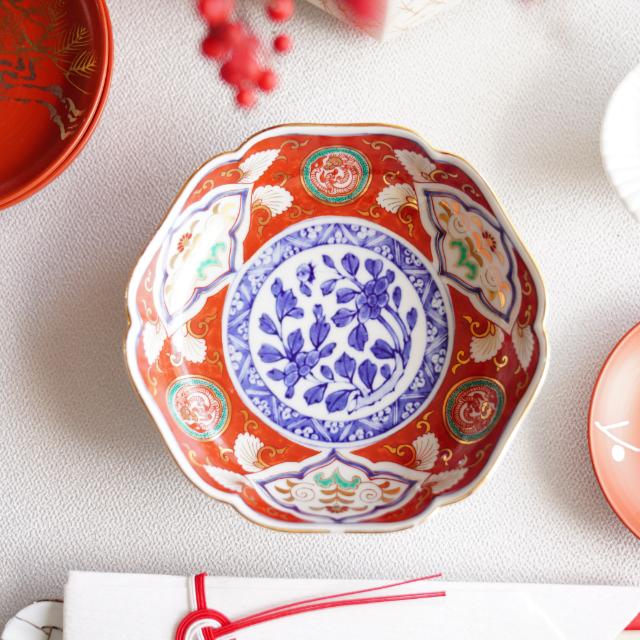 HASAMI WARE RED OVERGLAZE FLORAL SMALL BOWL (5 SUN / APPROX. 15CM)