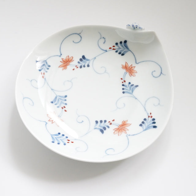 HASAMI WARE "IKKANNJIN" INDIVIDUAL PLATE WITH FACETED FLORAL-ARABESQUE