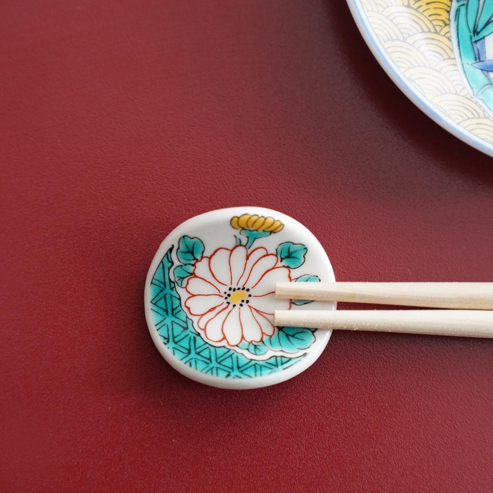 KUTANI WARE CURVED CHOPSTICK REST REIWA HANAMARU CHRYSANTHEMUM