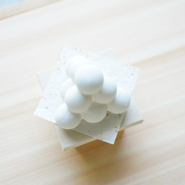 MOON-VIEWING DUMPLINGS ON A SANPO STAND – CHIRIMEN ORNAMENT (KYOTO)
