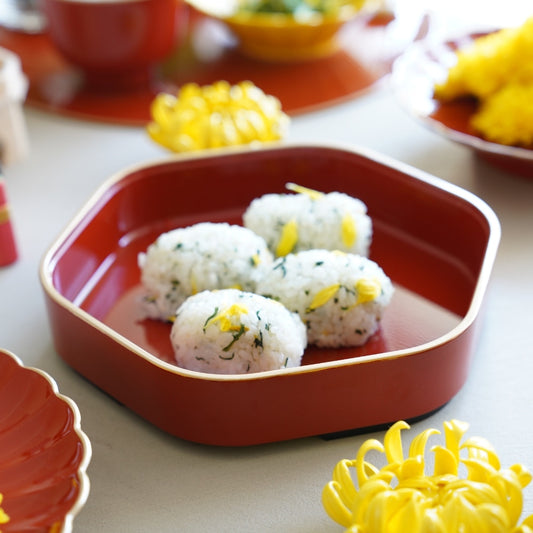 HEXAGONAL CHRYSANTHEMUM SERVING BOWL – VERMILION & GOLD, 9 IN (ECHIZEN)