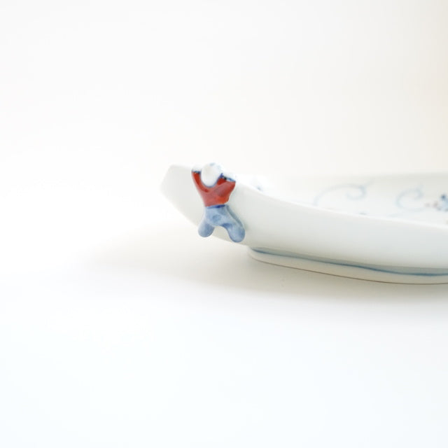HASAMI WARE "IKKANNJIN" INDIVIDUAL PLATE WITH FACETED FLORAL-ARABESQUE