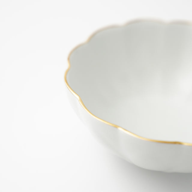 YUWEN ORIGINAL WHITE LOTUS-SHAPED SMALL BOWL / NABE SERVING BOWL WITH GOLD RIM