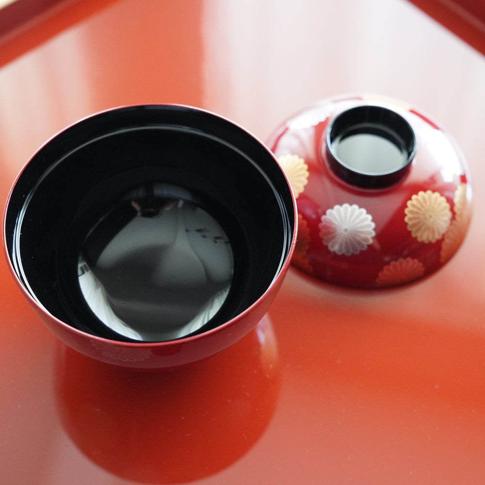 RED CHRYSANTHEMUM FILLED DESIGN WITH BLACK INTERIOR PLATE
