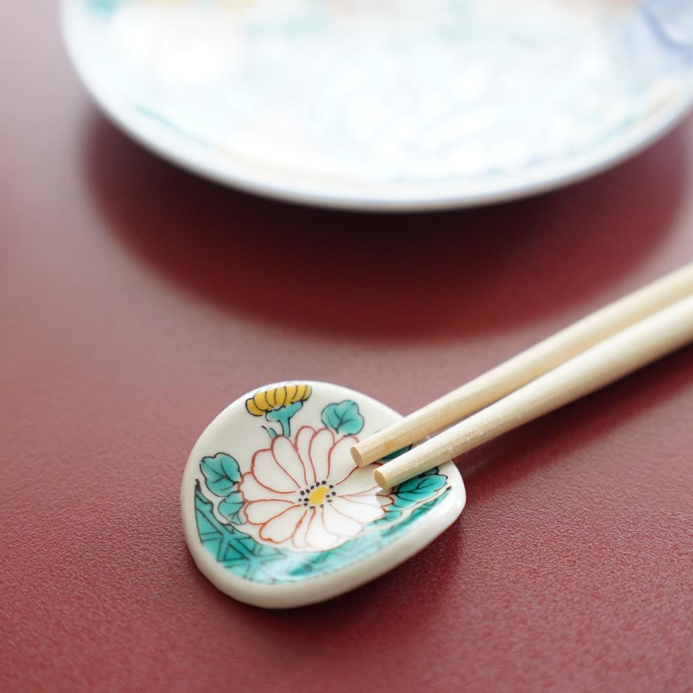 KUTANI WARE CURVED CHOPSTICK REST REIWA HANAMARU CHRYSANTHEMUM