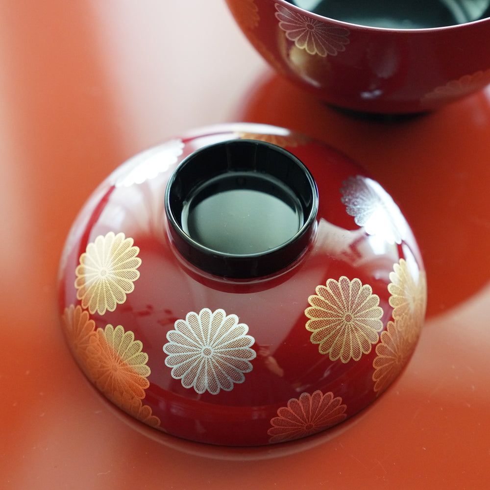 RED CHRYSANTHEMUM FILLED DESIGN WITH BLACK INTERIOR PLATE