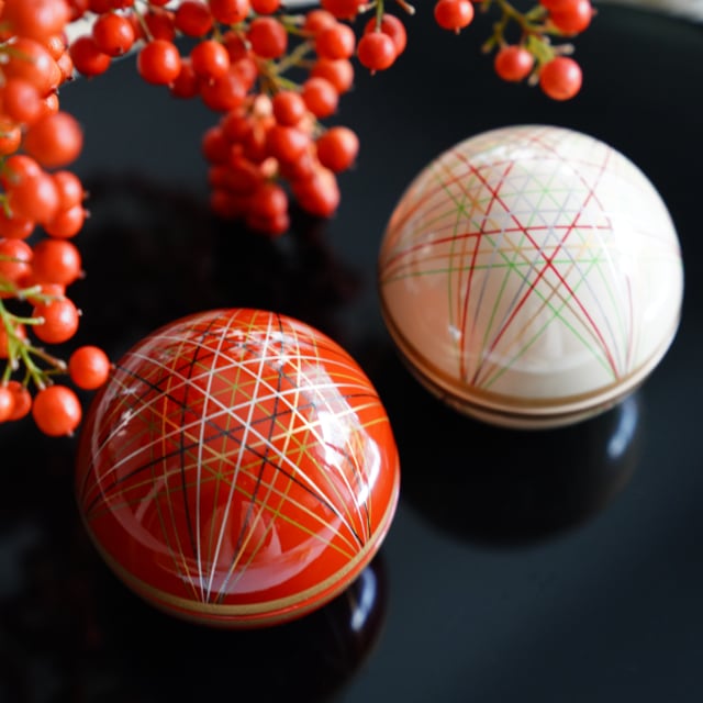 "TEMARI" SPHERE APPETIZER DISH – WHITE & INNER GOLD PEARL (YUWEN)