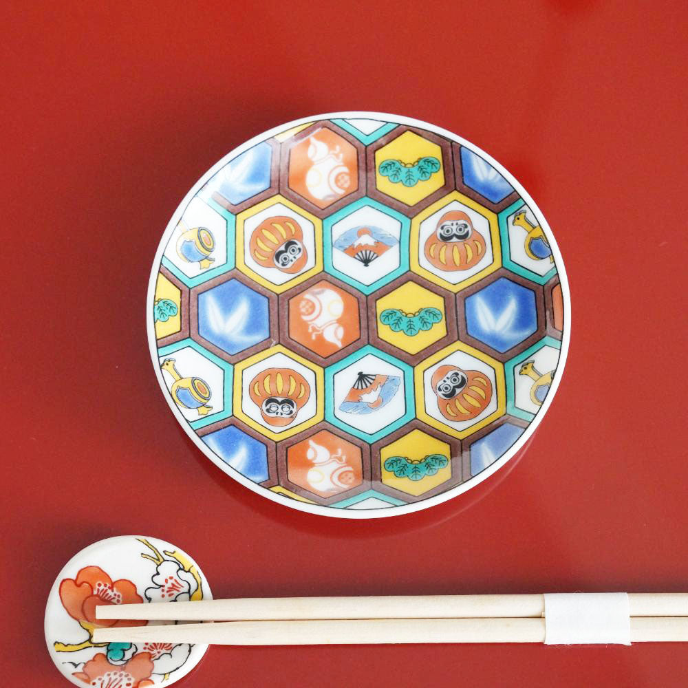 KUTANI WARE SMALL PLATE WITH DARUMA MOTIF