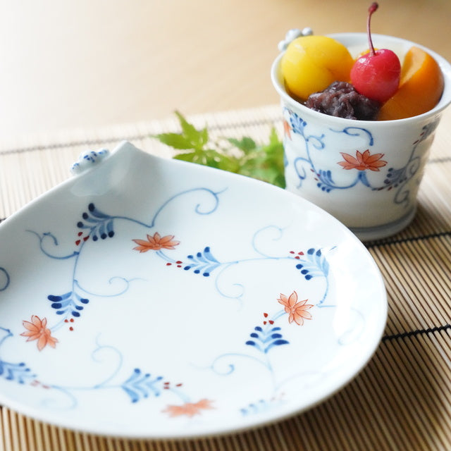 HASAMI WARE "IKKANNJIN" INDIVIDUAL PLATE WITH FACETED FLORAL-ARABESQUE