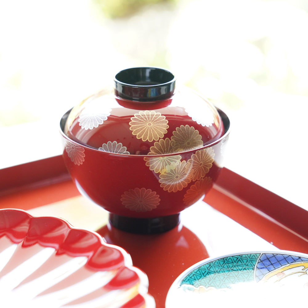 RED CHRYSANTHEMUM FILLED DESIGN WITH BLACK INTERIOR PLATE