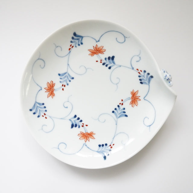 HASAMI WARE "IKKANNJIN" INDIVIDUAL PLATE WITH FACETED FLORAL-ARABESQUE