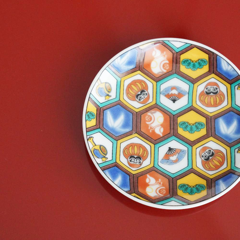 KUTANI WARE SMALL PLATE WITH DARUMA MOTIF