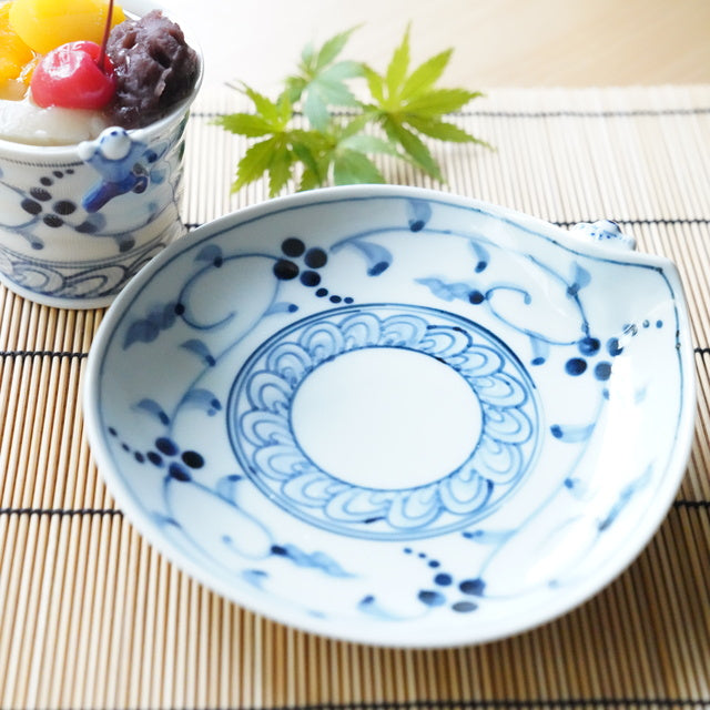 HASAMI WARE "IKKANNJIN" INDIVIDUAL PLATE WITH NUT-ARABESQUE PATTERN