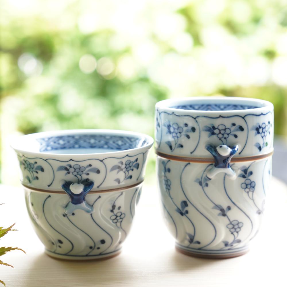 IKKANNJIN CARVED TEACUP WITH WILD FLOWERS (BLUE)