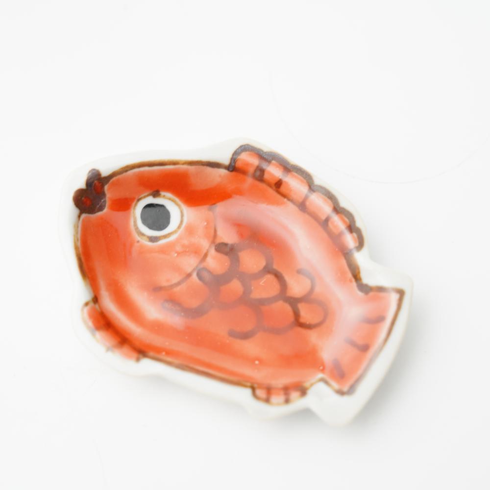 KUTANI WARE SOHATO KILN GOOD FORTUNE SMALL PLATE WITH RED SEA BREAM