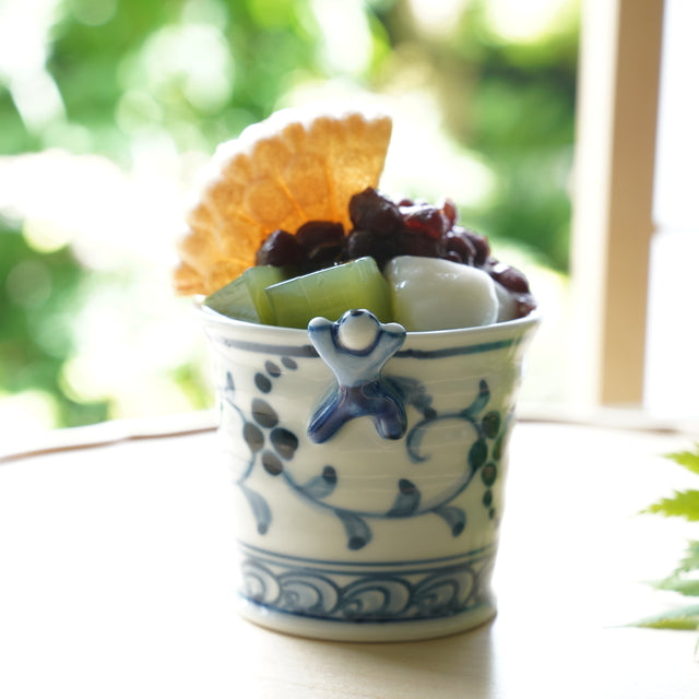 HASAMI WARE "IKKANNJIN" TEACUP / SOBA CUP WITH NUT-ARABESQUE DESIGN