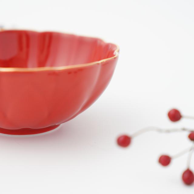 YUWEN ORIGINAL RED LOTUS-SHAPED SMALL BOWL / NABE SERVING BOWL WITH GOLD RIM