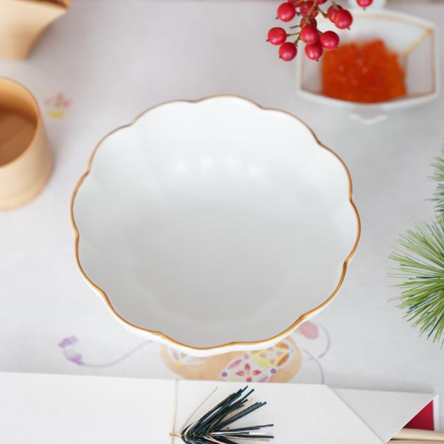 YUWEN ORIGINAL WHITE LOTUS-SHAPED SMALL BOWL / NABE SERVING BOWL WITH GOLD RIM
