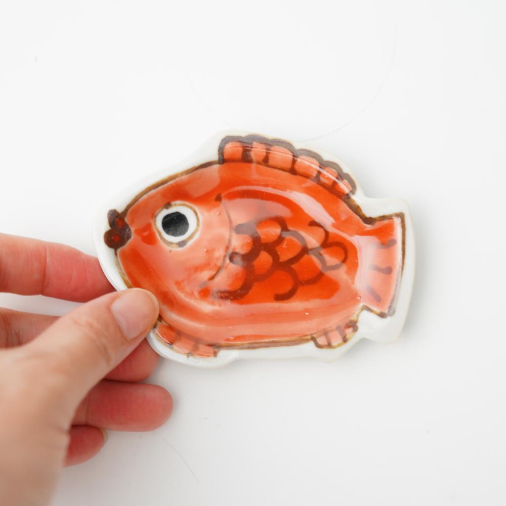 KUTANI WARE SOHATO KILN GOOD FORTUNE SMALL PLATE WITH RED SEA BREAM