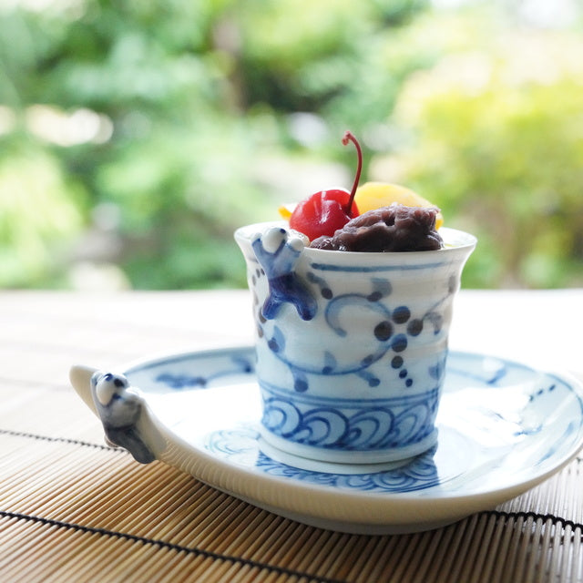 HASAMI WARE "IKKANNJIN" TEACUP / SOBA CUP WITH NUT-ARABESQUE DESIGN