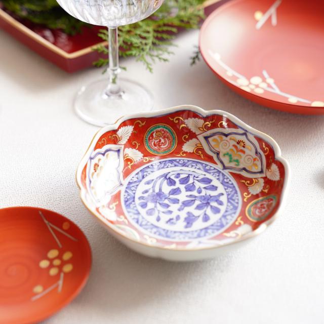 HASAMI WARE RED OVERGLAZE FLORAL SMALL BOWL (5 SUN / APPROX. 15CM)