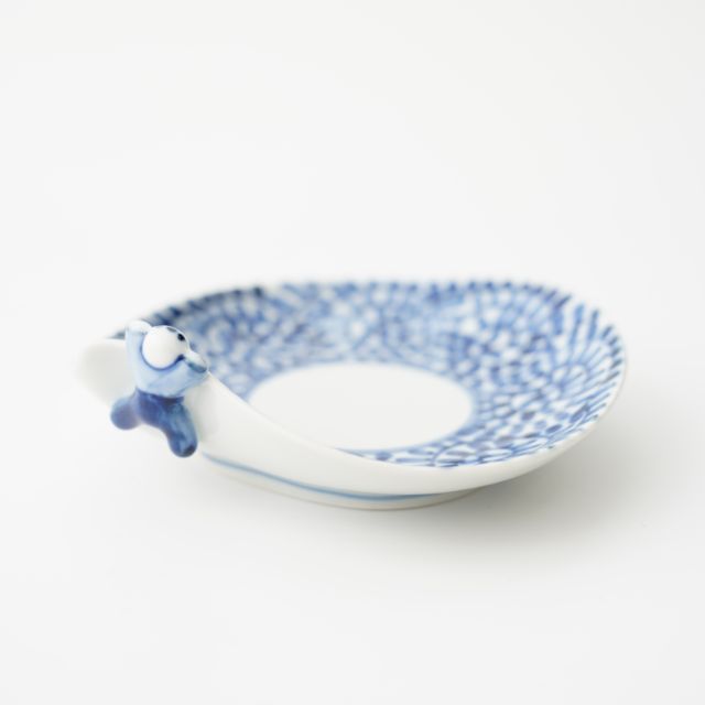 HASAMI WARE "IKKANNJIN" SMALL PLATE WITH OCTOPUS-ARABESQUE PATTERN