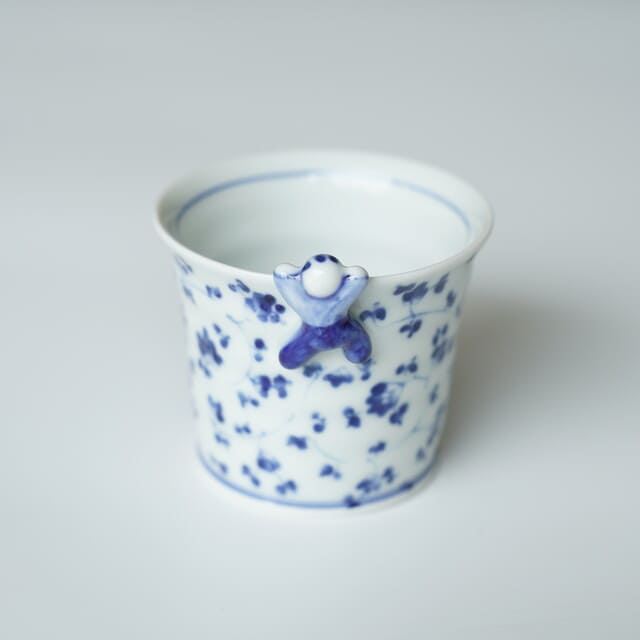 HASAMI WARE "IKKANNJIN" TEACUP / SOBA CUP WITH INDIGO ARABESQUE