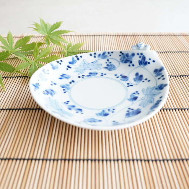 HASAMI WARE "IKKANNJIN" SMALL PLATE WITH INDIGO ARABESQUE