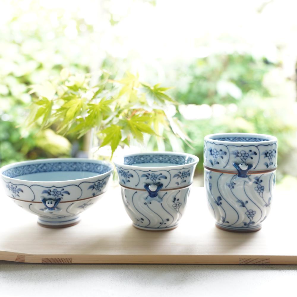 IKKANNJIN CARVED TEACUP WITH WILD FLOWERS (BLUE)