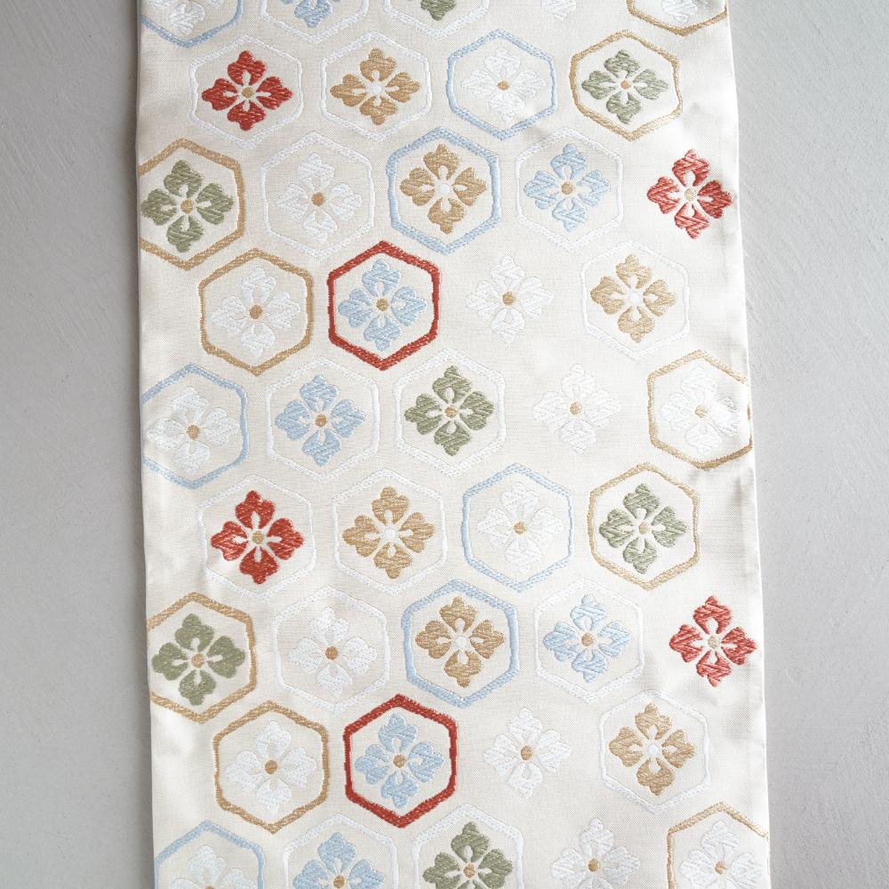 YUWEN ORIGINAL NISHIJIN ORI TABLE RUNNER WITH TORTOISESHELL & FLORAL CREST