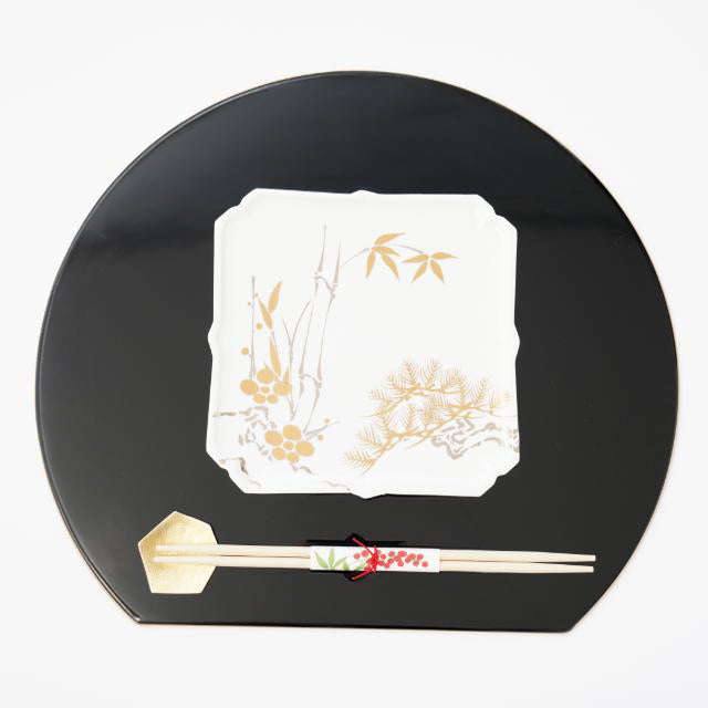 YUWEN ORIGINAL ECHIZEN LACQUER HALF-MOON TRAY WITH BLACK-GOLD RIM