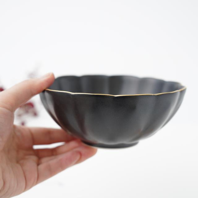 YUWEN ORIGINAL BLACK LOTUS-SHAPED SMALL BOWL WITH GOLD RIM