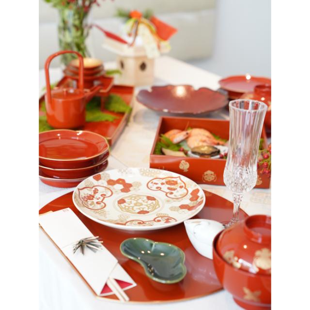 YUWEN ORIGINAL ECHIZEN LACQUER HALF-MOON TRAY PERSIMMON RED WITH GOLD RIM