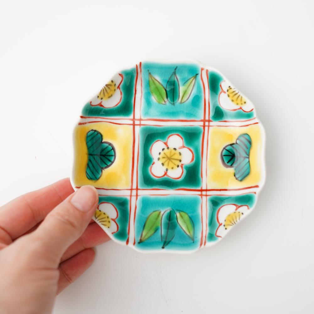 KUTANI WARE MAYUISHI KILN MOKKO SMALL PLATE WITH PINE-BAMBOO-PLUM GRID