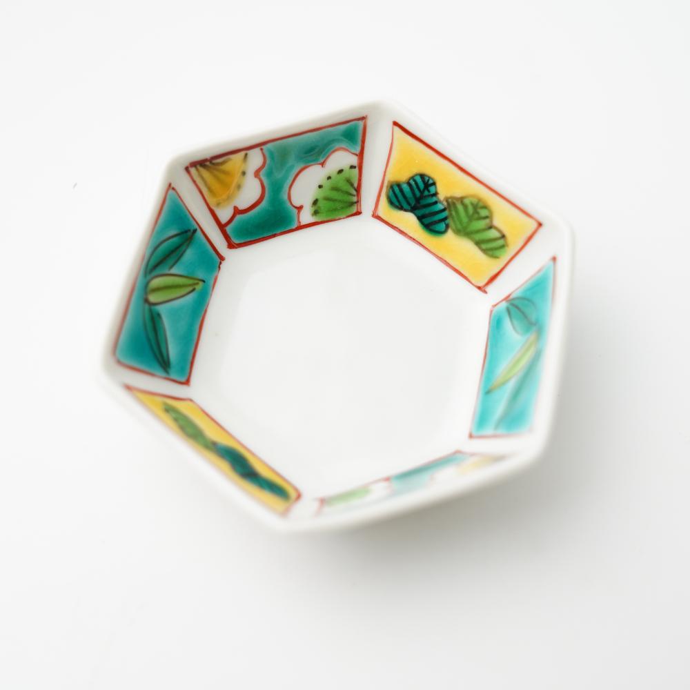 KUTANI WARE MAYUISHI KILN HEXAGONAL SMALL DISH WITH PINE-BAMBOO-PLUM