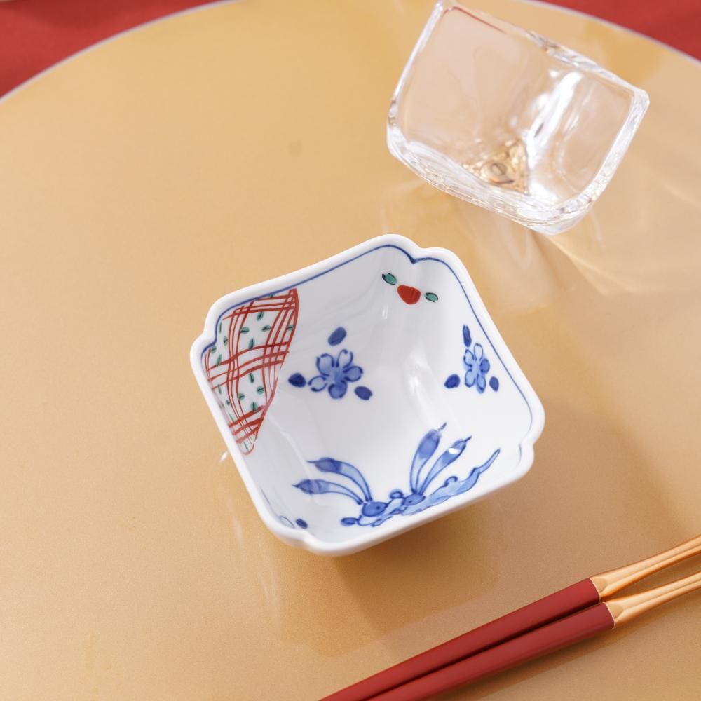 "HANA-USAGI" SQUARE APPETIZER DISH – RABBIT & FLOWERS, 3 IN (HASAMI)