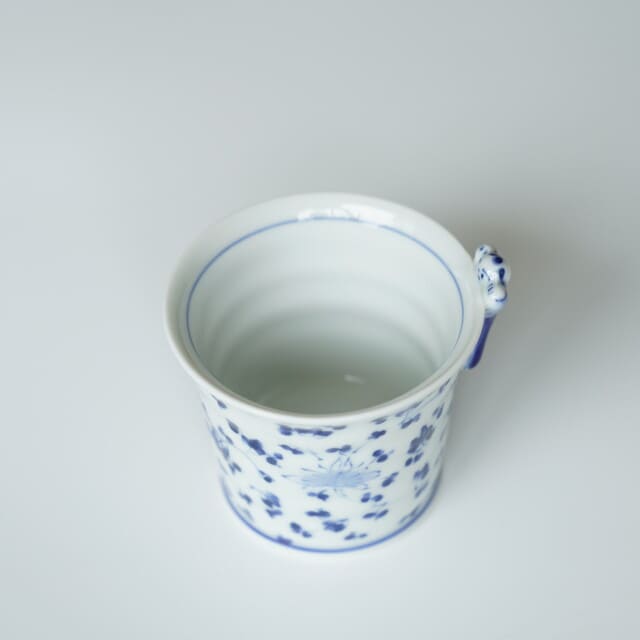HASAMI WARE "IKKANNJIN" TEACUP / SOBA CUP WITH INDIGO ARABESQUE