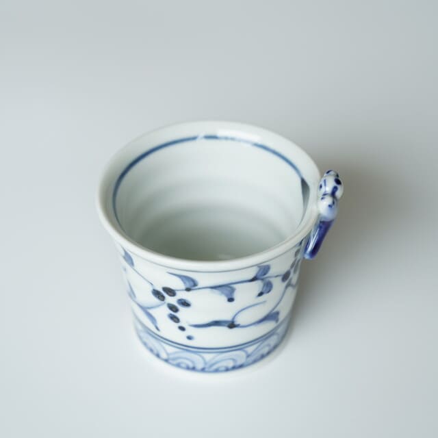 HASAMI WARE "IKKANNJIN" TEACUP / SOBA CUP WITH NUT-ARABESQUE DESIGN