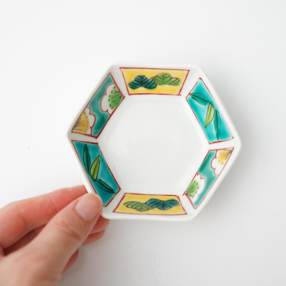 KUTANI WARE MAYUISHI KILN HEXAGONAL SMALL DISH WITH PINE-BAMBOO-PLUM