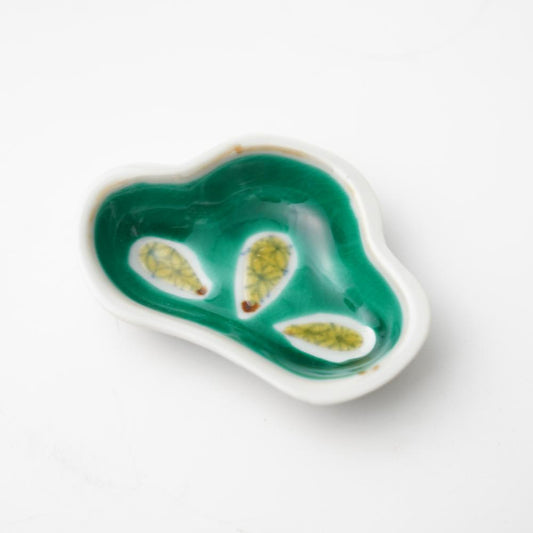 GOOD FORTUNE SMALL PLATE – PINE (KUTANI)