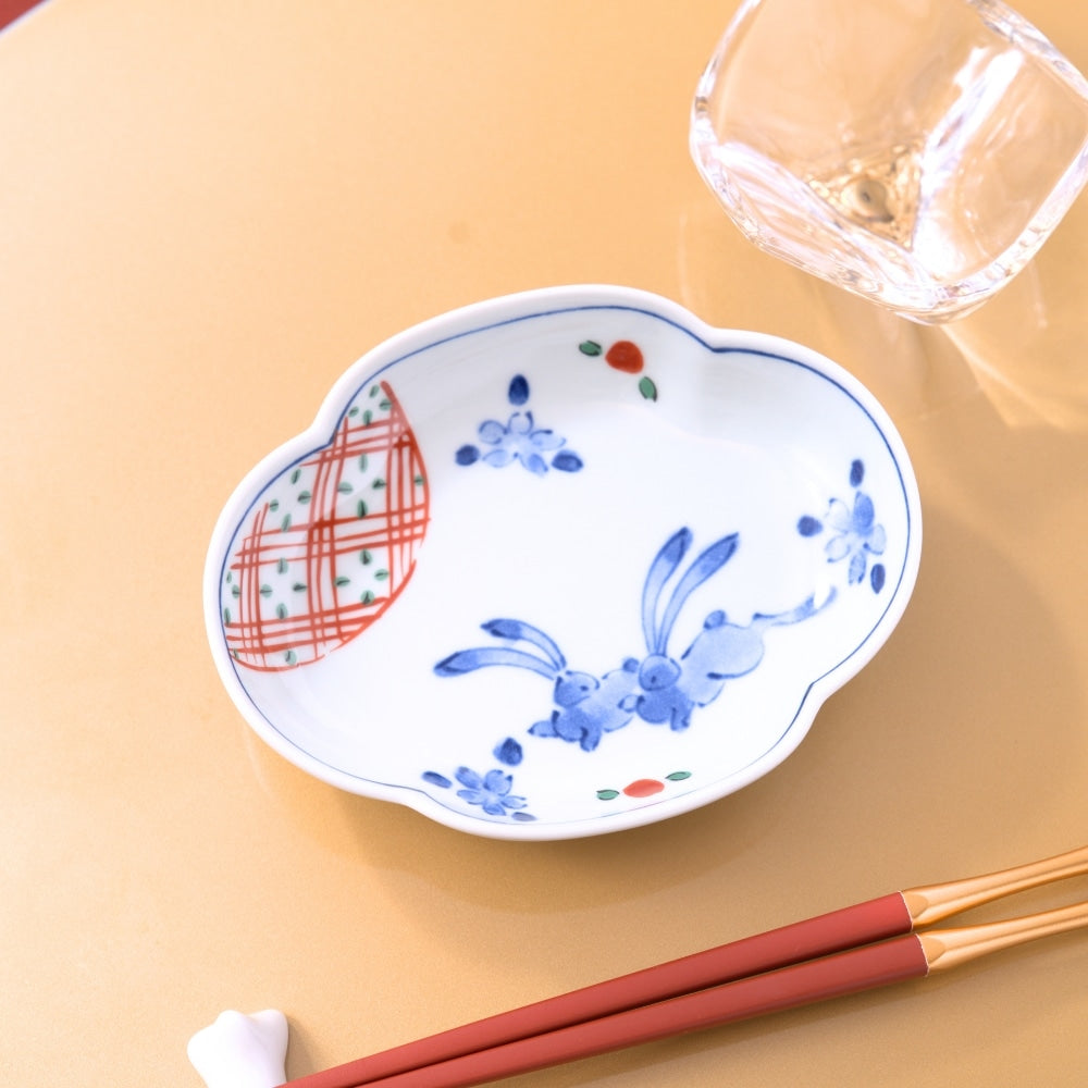"HANA-USAGI" MOKKO SMALL PLATE – RABBIT & FLOWERS, 4.8 IN (HASAMI)
