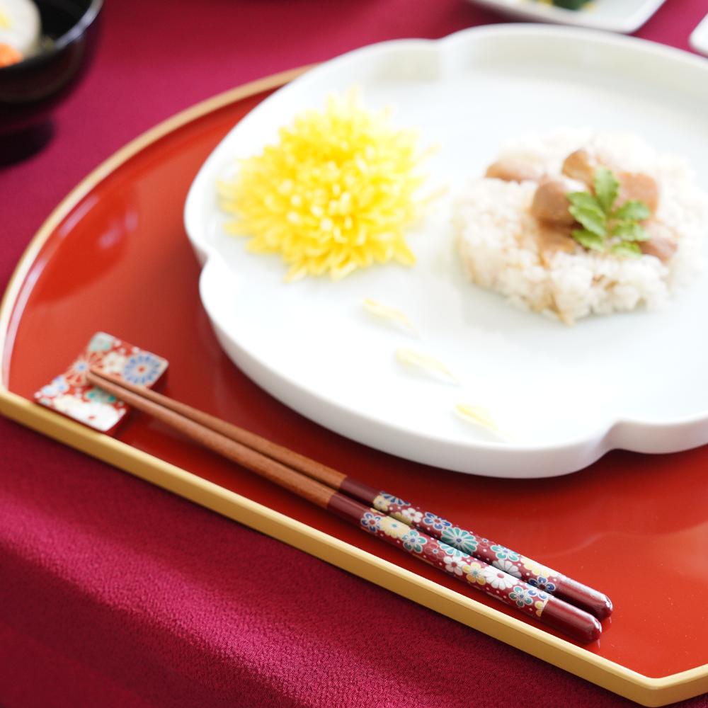 SEIKO KILN KUTANI-STYLE WAKASA-LACQUER CHOPSTICKS WITH PLUM & CHRYSANTHEMUM
