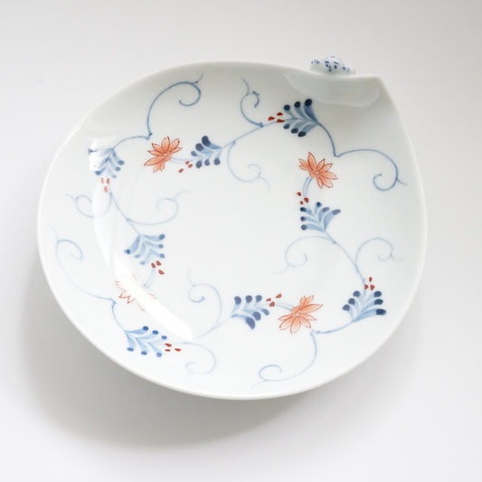 HASAMI WARE "IKKANNJIN" INDIVIDUAL PLATE WITH FACETED FLORAL-ARABESQUE