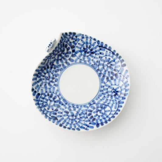 HASAMI WARE "IKKANNJIN" SMALL PLATE WITH OCTOPUS-ARABESQUE PATTERN