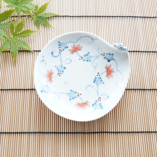 HASAMI WARE "IKKANNJIN" SMALL PLATE WITH FACETED FLORAL-ARABESQUE