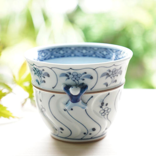 IKKANNJIN CARVED TEACUP WITH WILD FLOWERS (BLUE)