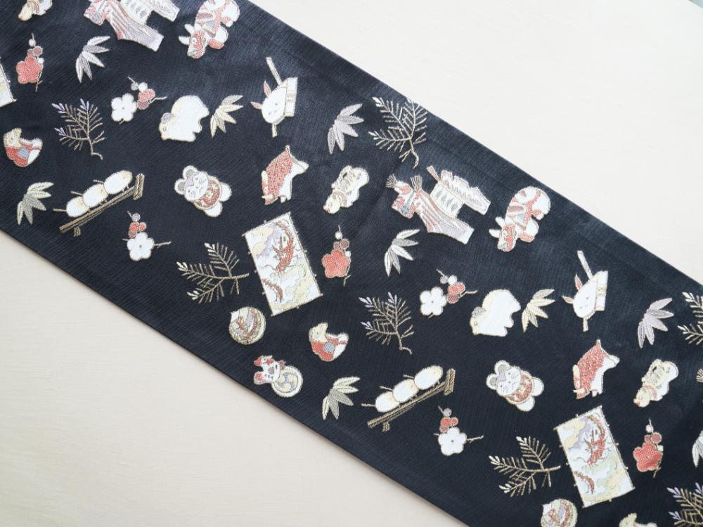 NISHIJIN TABLE RUNNER – TWELVE ZODIAC ANIMALS ON BLACK (KYOTO)