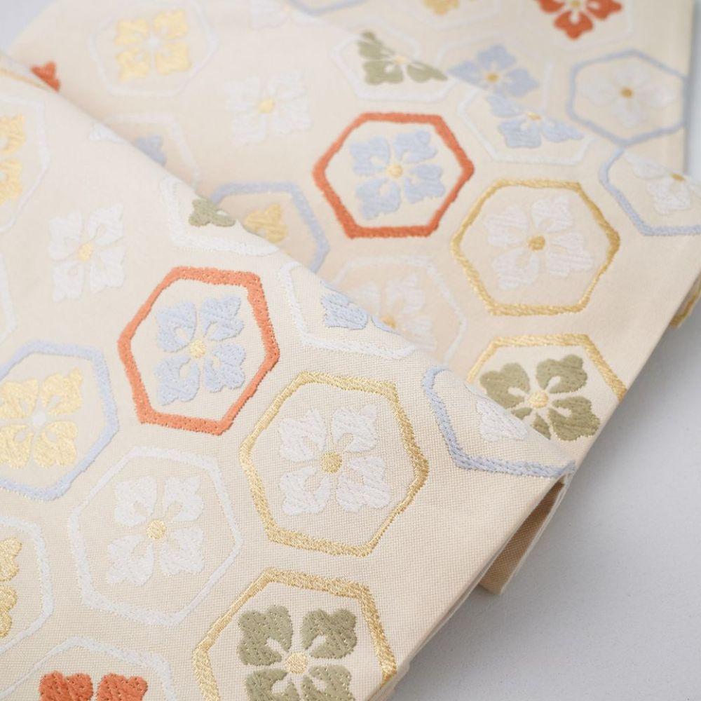 NISHIJIN TABLE RUNNER – TORTOISESHELL & FLOWER DIAMOND ON IVORY (KYOTO)