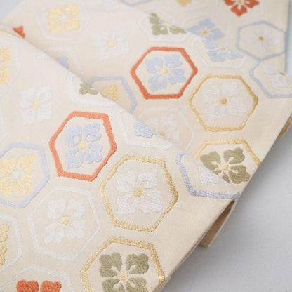 NISHIJIN TABLE RUNNER – TORTOISESHELL & FLOWER DIAMOND ON IVORY (KYOTO)