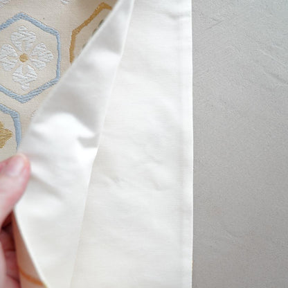 NISHIJIN TABLE RUNNER – TORTOISESHELL & FLOWER DIAMOND ON IVORY (KYOTO)